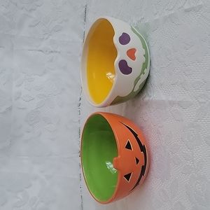 Set of 2 Halloween Ceramic Bowls Pumpkin Jack-O-Lantern Skull Candy Snack Bowl